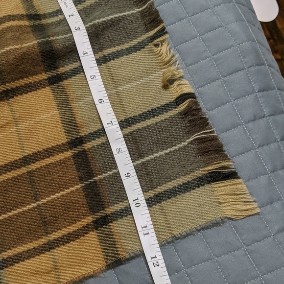 Plaid brown scarf. - Picture 6 of 7